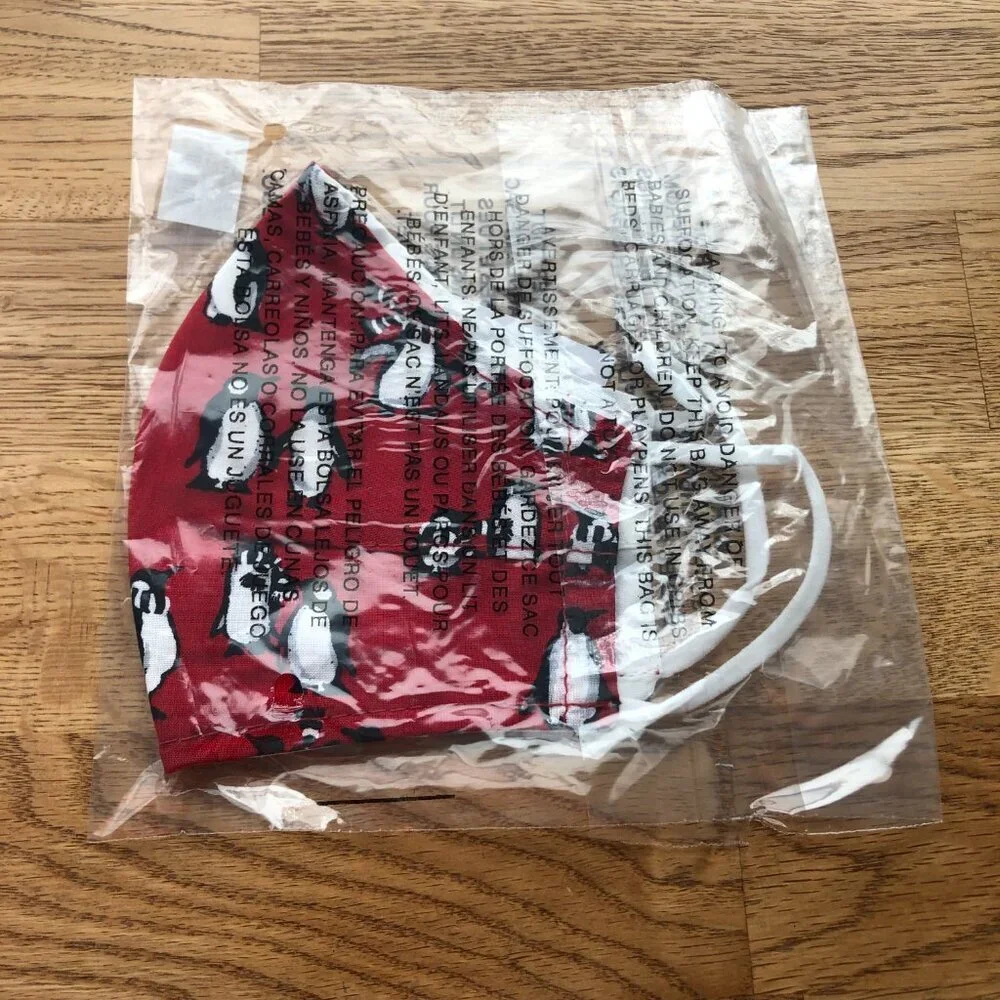 Vera Bradley Playful Penguins Face Mask Red Christmas Holiday NWT